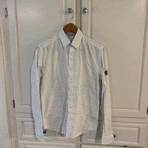 {CLUB MED} Button down